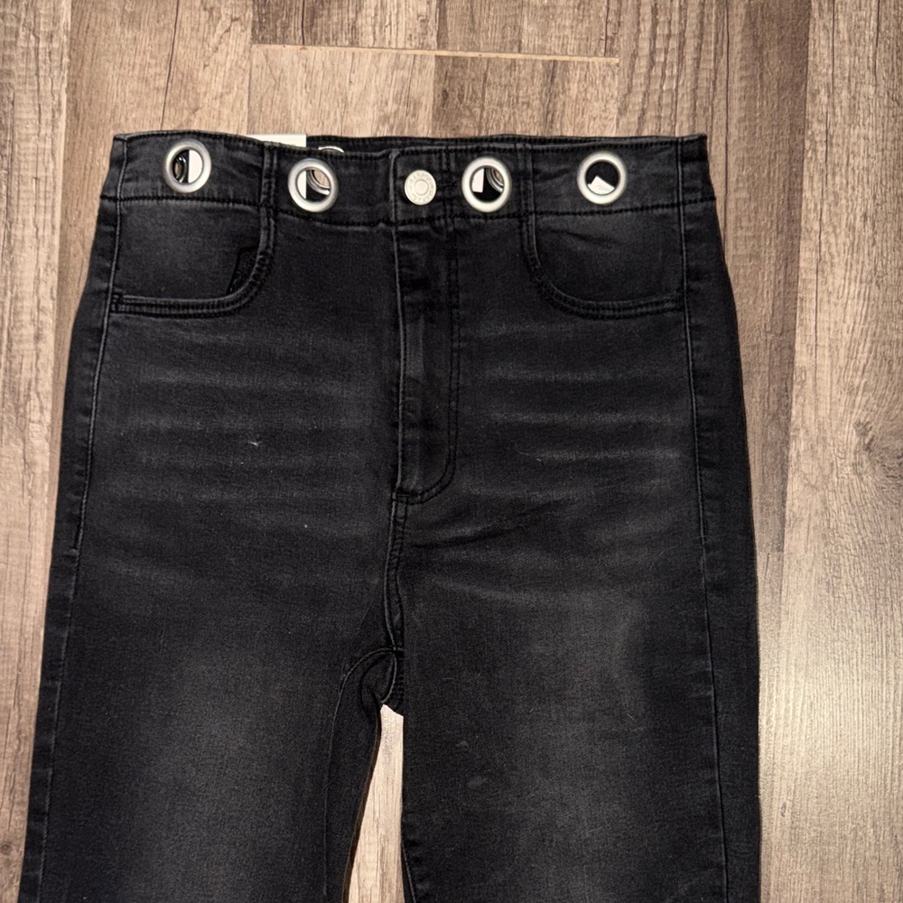 Stylish Black High-Waisted Jeans